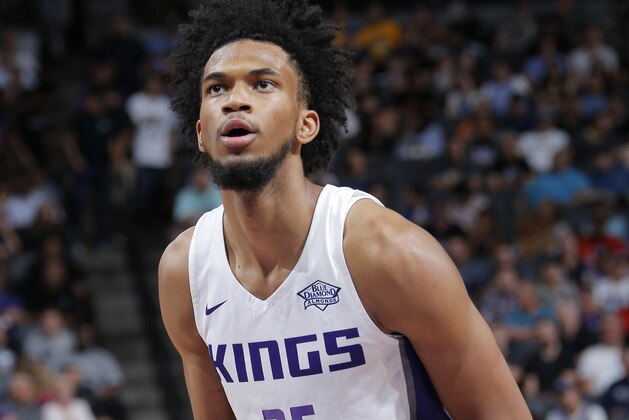 SACRAMENTO, CA - JULY 3: Marvin Bagley III #35 of the Sacramento Kings shoots a free throw during the game against the Golden State Warriors on July 3, 2018 at Golden 1 Center in Sacramento, California. NOTE TO USER: User expressly acknowledges and agrees that, by downloading and or using this Photograph, user is consenting to the terms and conditions of the Getty Images License Agreement. Mandatory Copyright Notice: Copyright 2018 NBAE (Photo by Rocky Widner/NBAE via Getty Images)