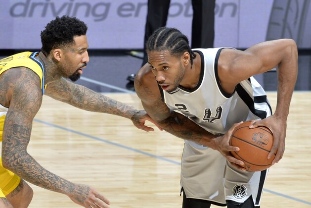 SAN ANTONIO, TX - JANUARY 13:  Kawhi Leonard #2 of the San Antonio Spurs handles the ball against the Denver Nuggets on January 13, 2018 at the AT&T Center in San Antonio, Texas. NOTE TO USER: User expressly acknowledges and agrees that, by downloading and or using this photograph, user is consenting to the terms and conditions of the Getty Images License Agreement. Mandatory Copyright Notice: Copyright 2018 NBAE (Photos by Mark Sobhani/NBAE via Getty Images)