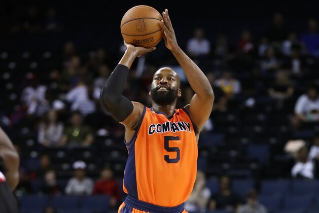 OAKLAND, CA - JULY 06:  Baron Davis #5 of 3's Company shoots a four-point shot against Trilogy during week three of the BIG3 three on three basketball league game at ORACLE Arena on July 6, 2018 in Oakland, California.  (Photo by Ezra Shaw/BIG3/Getty Images)