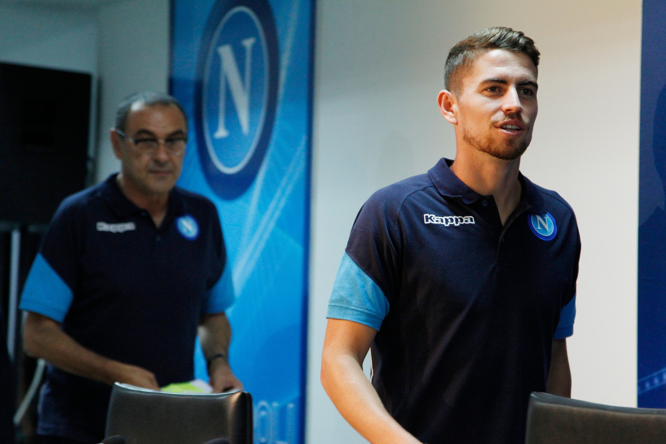 Napoli's midfielder from Brazil Jorginho (R) and Napoli's coach from Italy Maurizio Sarri attend a press conference on the eve of the Champion's League football match Napoli vs Feyenoord on September 25, 2017 in Naples.  / AFP PHOTO / Carlo Hermann        (Photo credit should read CARLO HERMANN/AFP/Getty Images)