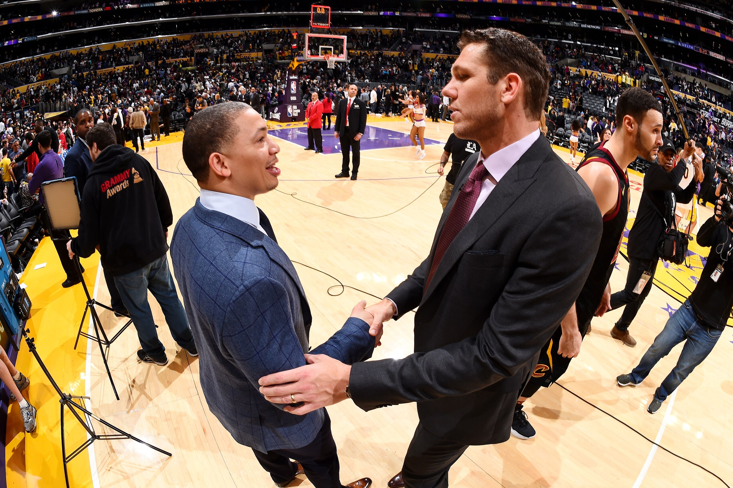LOS ANGELES, CA - MARCH 11: Head Coaches Tyronn Lue of the Cleveland Cavaliers and Luke Walton of the Los Angeles Lakers talk after the game on March 11, 2018 at STAPLES Center in Los Angeles, California. NOTE TO USER: User expressly acknowledges and agrees that, by downloading and/or using this Photograph, user is consenting to the terms and conditions of the Getty Images License Agreement. Mandatory Copyright Notice: Copyright 2018 NBAE (Photo by Andrew D. Bernstein/NBAE via Getty Images)