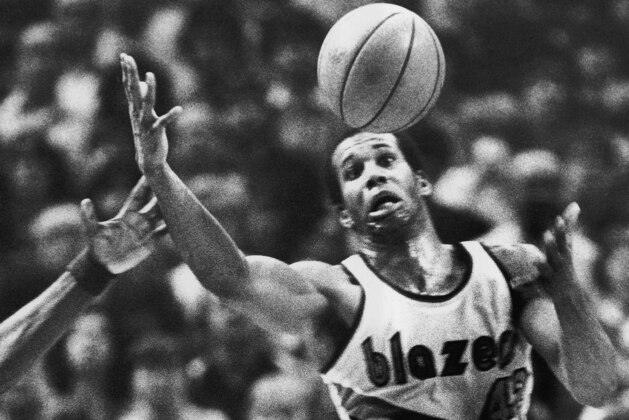 FILE - In this Dec. 25, 1979, file photo, Portland Trail Blazers'  Kermit Washington gains control of a loose ball during an NBA basketball game against the Golden State Warriors in Portland, Ore. Washington, who notoriously gave a bone-breaking face punch to the Houston Rockets' Rudy Tomjanovich during a 1977 Lakers game, has been arrested by federal agents. Washington was arrested on a warrant Tuesday, May 24, 2016, in Los Angeles. Officials won't discuss the arrest, but they have set a news conference for Wednesday in Kansas City, Mo. (AP Photo/Jack Smith, File)
