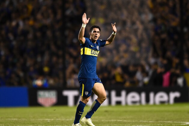LA BOCA, ARGENTINA - MAY 16: Cristian Pavon of Boca Juniors greets fans after a match between Boca Juniors and Alianza Lima at Alberto J. Armando Stadium on May 16, 2018 in La Boca, Argentina. (Photo by Marcelo Endelli/Getty Images)