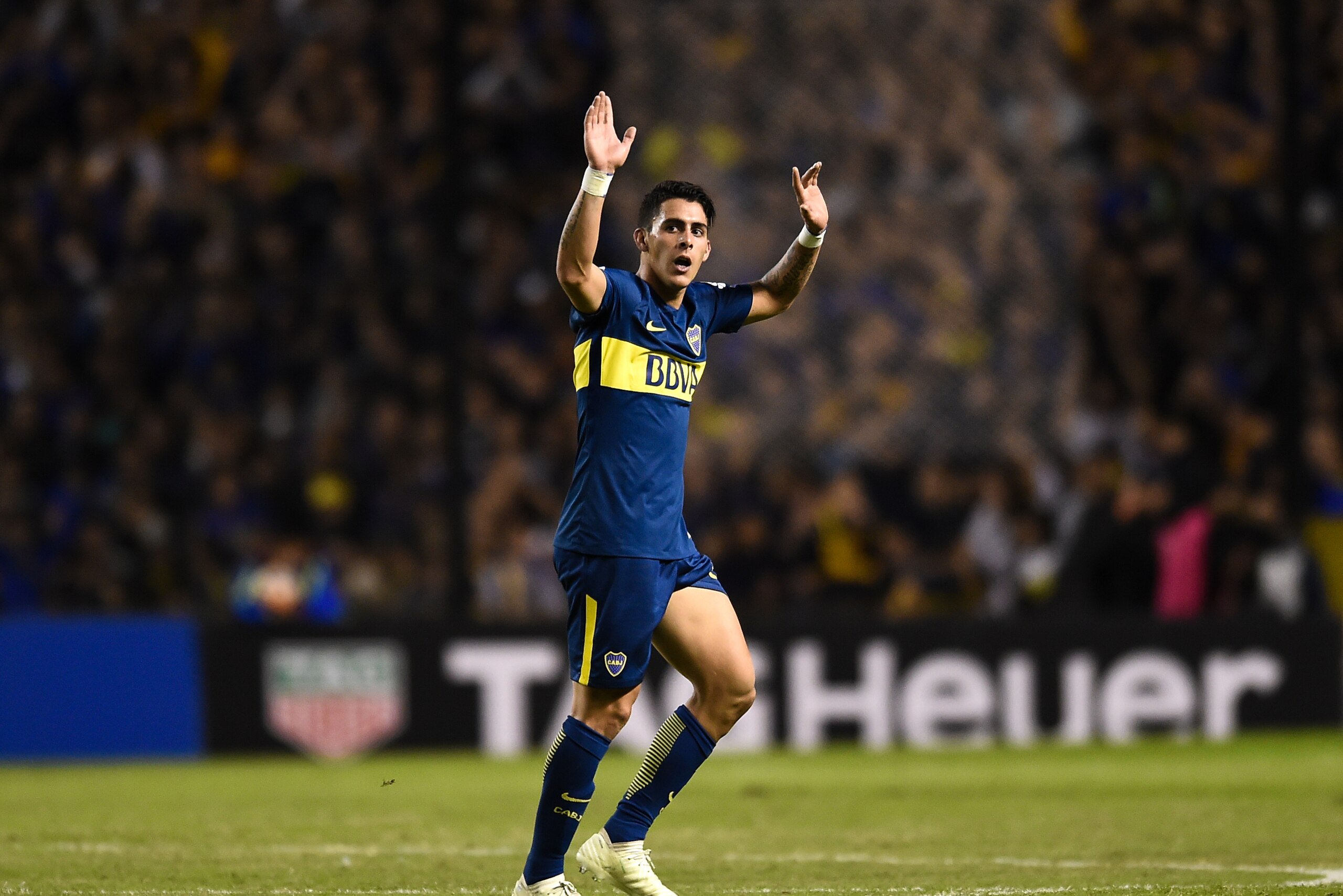 LA BOCA, ARGENTINA - MAY 16: Cristian Pavon of Boca Juniors greets fans after a match between Boca Juniors and Alianza Lima at Alberto J. Armando Stadium on May 16, 2018 in La Boca, Argentina. (Photo by Marcelo Endelli/Getty Images) LA BOCA, ARGENTINA - MAY 16: Cristian Pavon of Boca Juniors greets fans after a match between Boca Juniors and Alianza Lima at Alberto J. Armando Stadium on May 16, 2018 in La Boca, Argentina. (Photo by Marcelo Endelli/Getty Images)