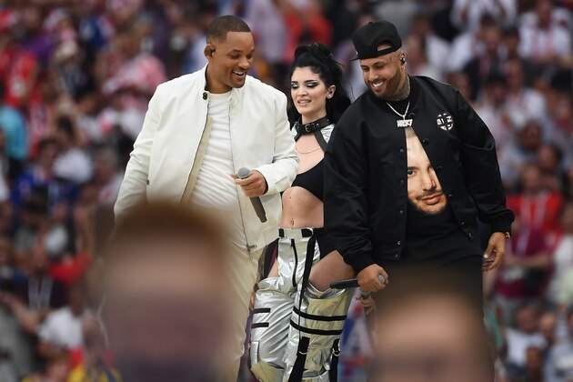 American actor Will Smith (L), American singer Nicky Jam, and Kosovar artist Era Istrefi (C) perform during the closing ceremony of the Russia 2018 World Cup ahead of the final football match between France and Croatia at the Luzhniki Stadium in Moscow on July 15, 2018. (Photo by Jewel SAMAD / AFP) / RESTRICTED TO EDITORIAL USE - NO MOBILE PUSH ALERTS/DOWNLOADS        (Photo credit should read JEWEL SAMAD/AFP/Getty Images)