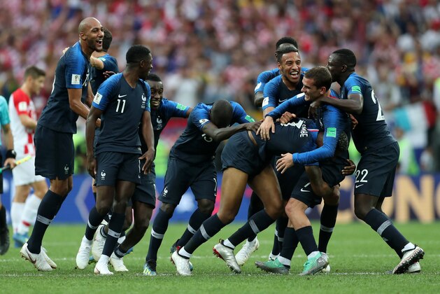 MOSCOW, RUSSIA - JULY 15:  France players celebrate following their sides victory in the 2018 FIFA World Cup Final between France and Croatia at Luzhniki Stadium on July 15, 2018 in Moscow, Russia.  (Photo by Clive Rose/Getty Images)