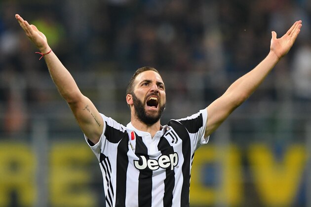 MILAN, ITALY - APRIL 28:  Gonzalo Gerardo Higuain of Juventus celebrates after scoring his team third goal during the serie A match between FC Internazionale and Juventus at Stadio Giuseppe Meazza on April 28, 2018 in Milan, Italy.  (Photo by Alessandro Sabattini/Getty Images)