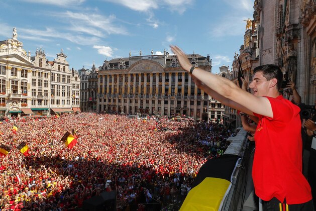 Belgium's goalkeeper Thibaut Courtois celebrates at the balcony in front of more than 8000 supporters at the Grand-Place, Grote Markt in Brussels city center, as Belgian national football team Red Devils arrive to celebrate with supporters at the balcony of the city hall after reaching the semi-finals and winning the bronze medal at the Russia 2018 World Cup, on July 15, 2018. (Photo by Yves HERMAN / BELGA / AFP) / Belgium OUT        (Photo credit should read YVES HERMAN/AFP/Getty Images)