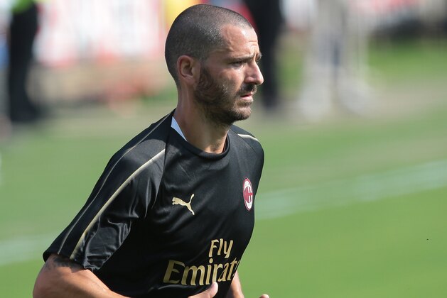 SOLBIATE ARNO, ITALY - JULY 09:  Leonardo Bonucci of AC Milan trains during the AC Milan training session at the club's training ground Milanello on July 9, 2018 in Solbiate Arno, Italy.  (Photo by Emilio Andreoli/Getty Images)