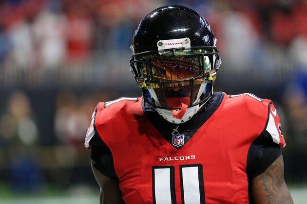 ATLANTA, GA - DECEMBER 31: Julio Jones #11 of the Atlanta Falcons warms up prior to the game against the Carolina Panthers at Mercedes-Benz Stadium on December 31, 2017 in Atlanta, Georgia. (Photo by Daniel Shirey/Getty Images)