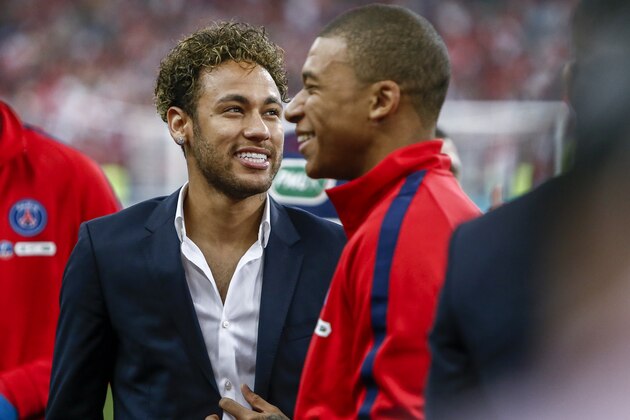 PARIS, FRANCE - MAY 08: Neymar Jr #10 and Kylian Mbappe #29 of Paris Saint-Germain are talking after the victory of the Coupe de France Final between Les Herbiers VF and Paris Saint-Germain at Stade de France on May 8, 2018 in Paris, France. (Photo by Catherine Steenkeste/Getty Images)