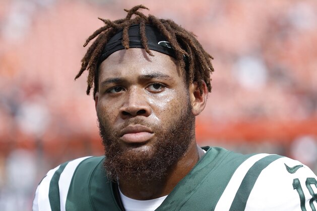 CLEVELAND, OH - OCTOBER 08: ArDarius Stewart #18 of the New York Jets looks on during a game against the Cleveland Browns at FirstEnergy Stadium on October 8, 2017 in Cleveland, Ohio. The Jets defeated the Browns 17-14. (Photo by Joe Robbins/Getty Images)