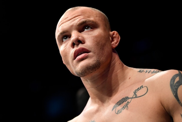 HAMBURG, GERMANY - JULY 22:  Anthony Smith prepares to fight Mauricio Rua of Brazil in their light heavyweight bout during the UFC Fight Night at Barclaycard Arena on July 22, 2018 in Hamburg, Germany. (Photo by Jeff Bottari/Zuffa LLC/Zuffa LLC via Getty Images)