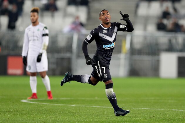 BORDEAUX, FRANCE - NOVEMBER 29:  Malcom of Bordeaux gestures after his goal during the Ligue 1 match between FC Girondins de Bordeaux and AS Saint-Etienne   at Stade Matmut Atlantique on November 29, 2017 in Bordeaux, .  (Photo by Romain Perrocheau/Getty Images )
