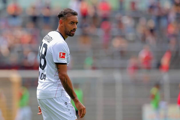 SIEGEN, GERMANY - JULY 21: Karim Bellarabi of Leverkusen looks on during a friendly match at Leimbachstadion on July 21, 2018 in Siegen, Germany. (Photo by Juergen Schwarz/Getty Images) SIEGEN, GERMANY - JULY 21: Karim Bellarabi of Leverkusen looks on during a friendly match at Leimbachstadion on July 21, 2018 in Siegen, Germany. (Photo by Juergen Schwarz/Getty Images)