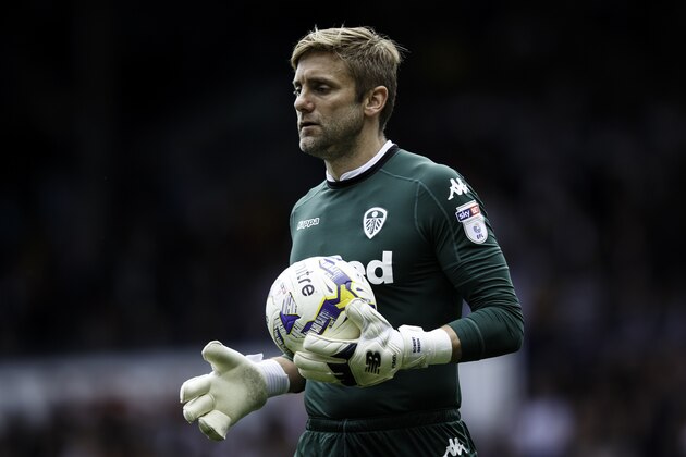 LEEDS, ENGLAND - SEPTEMBER 10: Robert Green of Leeds United during the  Sky Bet Championship fixture between Leeds United and Huddersfield Town at Elland Road on September 10, 2016 in Leeds, England. (Photo by Robbie Jay Barratt - AMA via Getty Images)