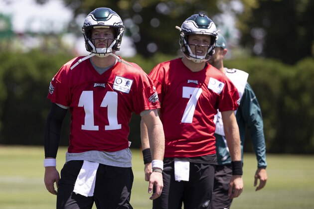 PHILADELPHIA, PA - JUNE 12: Carson Wentz #11 and Nate Sudfeld #7 of the Philadelphia Eagles look on during Eagles minicamp at the NovaCare Complex on June 12, 2018 in Philadelphia, Pennsylvania. (Photo by Mitchell Leff/Getty Images)