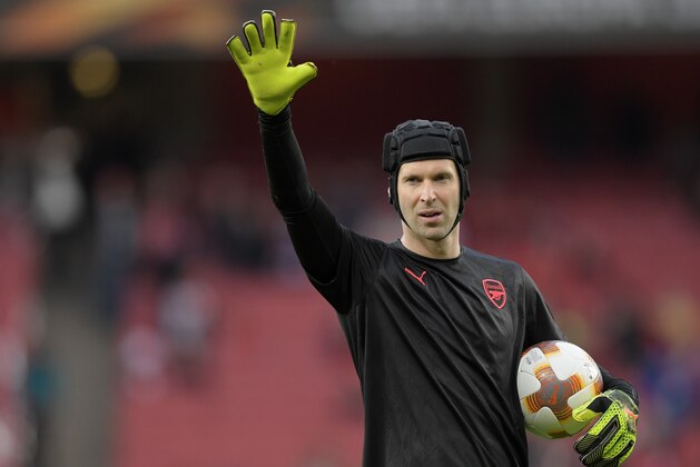 LONDON, ENGLAND - APRIL 26: Petr Cech of Arsenal gestures prior to the UEFA Europa League Semi Final leg one match between Arsenal FC and Atletico Madrid at Emirates Stadium on April 26, 2018 in London, United Kingdom. (Photo by TF-Images/Getty Images)