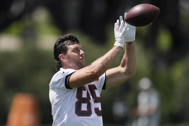 Cincinnati Bengals tight end Tyler Eifert participates during practice at the NFL football team's training camp, Tuesday, May 29, 2018, in Cincinnati. (AP Photo/John Minchillo)