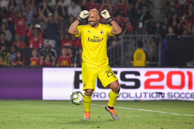CARSON, CA - JULY 25:  Pepe Reina #25 of A.C. Milan reacts during penalty kicks against Manchester United during the International Champions Cup 2018 at StubHub Center on July 25, 2018 in Carson, California.  (Photo by John McCoy/Getty Images)
