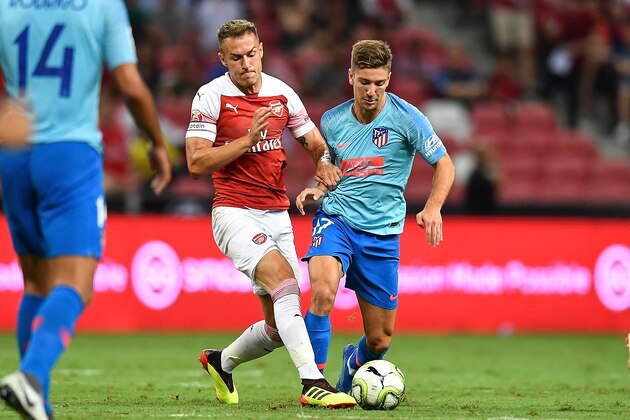 SINGAPORE - JULY 26: Luciano Vietto #17 of Atletico Madrid and Aaron Ramsey #8 of Arsenal competes for the ball during the International Champions Cup 2018 match between Club Atletico de Madrid and Arsenal at the National Stadium on July 26, 2018 in Singapore.  (Photo by Thananuwat Srirasant/Getty Images for ICC)