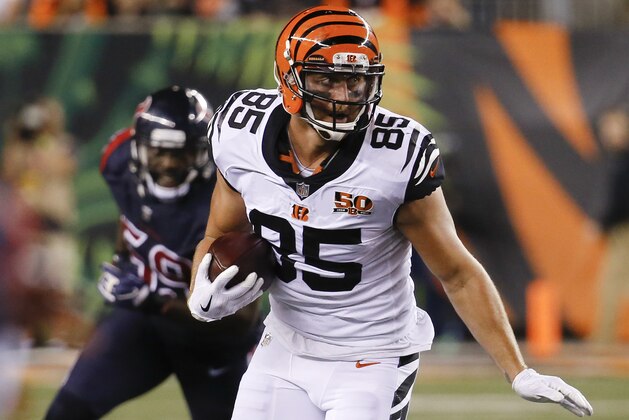 Cincinnati Bengals tight end Tyler Eifert runs the ball in the second half of an NFL football game against the Houston Texans, Thursday, Sept. 14, 2017, in Cincinnati. (AP Photo/Frank Victores)