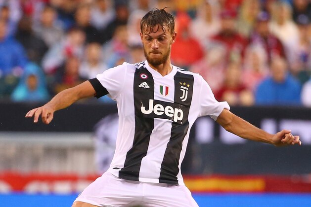 PHILADELPHIA, PA - JULY 25:  Daniele Rugani #24 of Juventus controls the ball against Bayern Munich during the International Champions Cup 2018 at Lincoln Financial Field on July 25, 2018 in Philadelphia, Pennsylvania.  (Photo by Mitchell Leff/International Champions Cup/Getty Images)