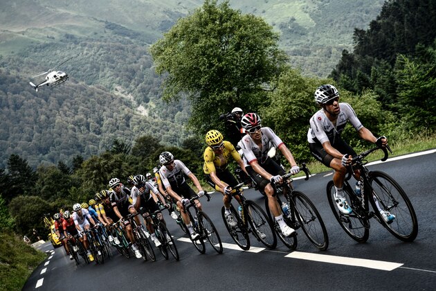 TOPSHOT - Great Britain's Team Sky cycling team teammates, with Great Britain's Geraint Thomas (3rdR), wearing the overall leader's yellow jersey, ascend with the pack the Col du Tourmalet pass during the 19th stage of the 105th edition of the Tour de France cycling race, on July 27, 2018 between Lourdes and Laruns, southwestern France. (Photo by Philippe LOPEZ / AFP)        (Photo credit should read PHILIPPE LOPEZ/AFP/Getty Images)
