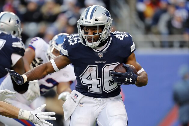 Dallas Cowboys running back Alfred Morris runs the ball during an NFL football game against the New York Giants at MetLife Stadium in East Rutherford, NJ, Sunday, Dec. 10, 2017. (Winslow Townson/AP Images for Panini)