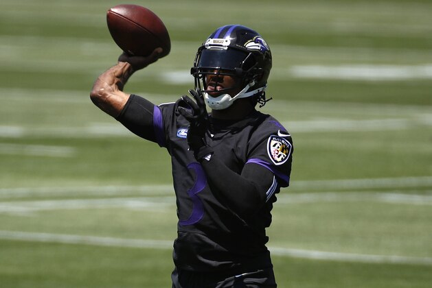 Baltimore Ravens quarterback Robert Griffin III throws a pass during an NFL football organized team activity at the team's headquarters in Owings Mills, Md., Thursday, May 24, 2018. (AP Photo/Patrick Semansky)