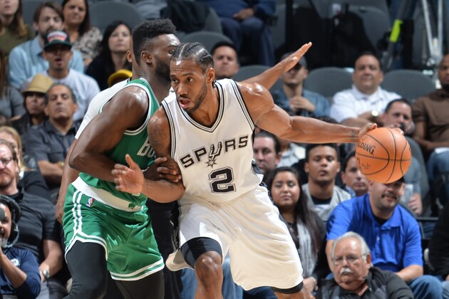 SAN ANTONIO, TX - DECEMBER 14: Kawhi Leonard #2 of the San Antonio Spurs posts up against the Boston Celtics on December 14, 2016 at the AT&T Center in San Antonio, Texas. NOTE TO USER: User expressly acknowledges and agrees that, by downloading and or using this photograph, user is consenting to the terms and conditions of the Getty Images License Agreement. Mandatory Copyright Notice: Copyright 2016 NBAE (Photos by Mark Sobhani/NBAE via Getty Images)