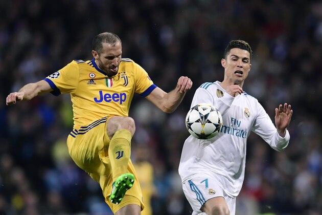 Juventus' Italian defender Giorgio Chiellini (L) vies with Real Madrid's Portuguese forward Cristiano Ronaldo (R) during the UEFA Champions League quarter-final second leg football match between Real Madrid CF and Juventus FC at the Santiago Bernabeu stadium in Madrid on April 11, 2018. / AFP PHOTO / JAVIER SORIANO        (Photo credit should read JAVIER SORIANO/AFP/Getty Images)