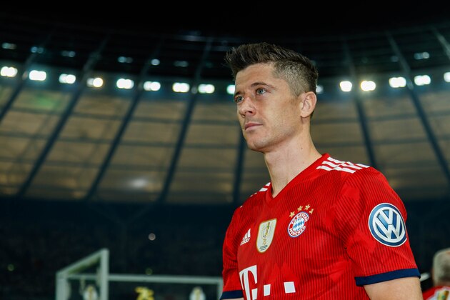 BERLIN, GERMANY - MAY 19: Robert Lewandowski of Muenchen looks dejected after the DFB Cup final between Bayern Muenchen and Eintracht Frankfurt at Olympiastadion on May 19, 2018 in Berlin, Germany. (Photo by TF-Images/Getty Images)