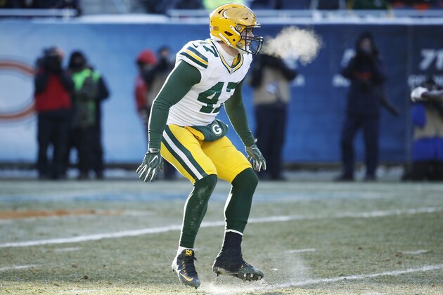 CHICAGO, IL - DECEMBER 18: Jake Ryan #47 of the Green Bay Packers in action against the Chicago Bears during the game at Soldier Field on December 18, 2016 in Chicago, Illinois. The Packers defeated the Bears 30-27. (Photo by Joe Robbins/Getty Images)