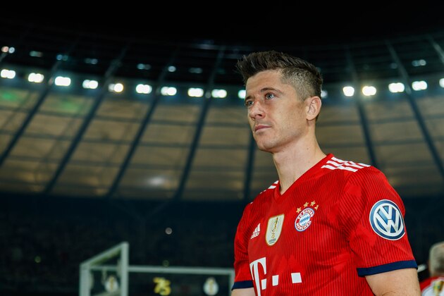 BERLIN, GERMANY - MAY 19: Robert Lewandowski of Muenchen looks dejected after the DFB Cup final between Bayern Muenchen and Eintracht Frankfurt at Olympiastadion on May 19, 2018 in Berlin, Germany. (Photo by TF-Images/Getty Images)