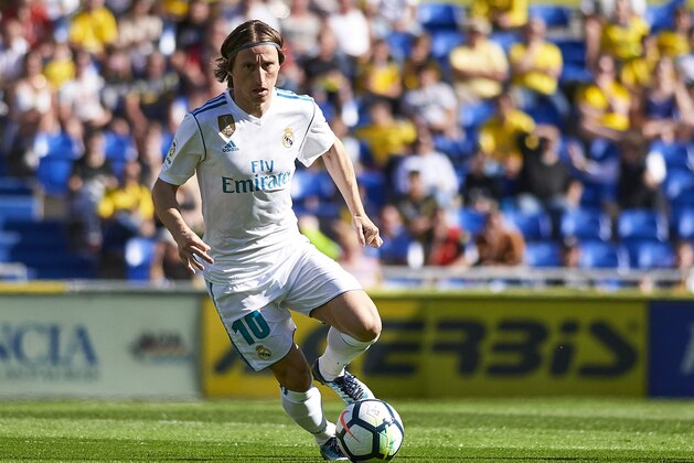 LAS PALMAS, SPAIN - MARCH 31:  Luka Modric of Real Madrid runs with the ball during the La Liga match between Las Palmas and Real Madrid at Estadio Gran Canaria on March 31, 2018 in Las Palmas, Spain.  (Photo by Quality Sport Images/Getty Images)