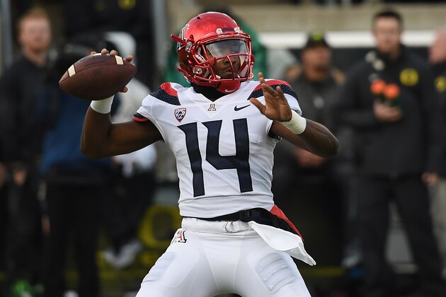 EUGENE, OR - NOVEMBER 18:  Quarterback Khalil Tate #14 of the Arizona Wildcats passes the ball during the first half of the game against the Oregon Ducks at Autzen Stadium on November 18, 2017 in Eugene, Oregon.  (Photo by Steve Dykes/Getty Images)