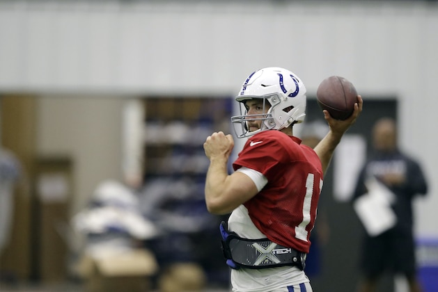 Indianapolis Colts quarterback Andrew Luck throws during practice at the NFL team's football training camp, Wednesday, Aug. 1, 2018, in Westfield, Ind. AP Photo/Darron Cummings)