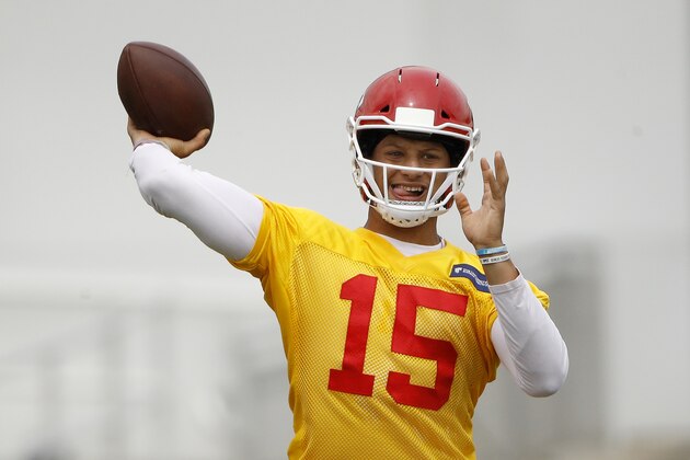 Kansas City Chiefs quarterback Patrick Mahomes passes the ball during the NFL football team's organized team activities, Tuesday, June 12, 2018, in Kansas City, Mo. (AP Photo/Charlie Riedel)