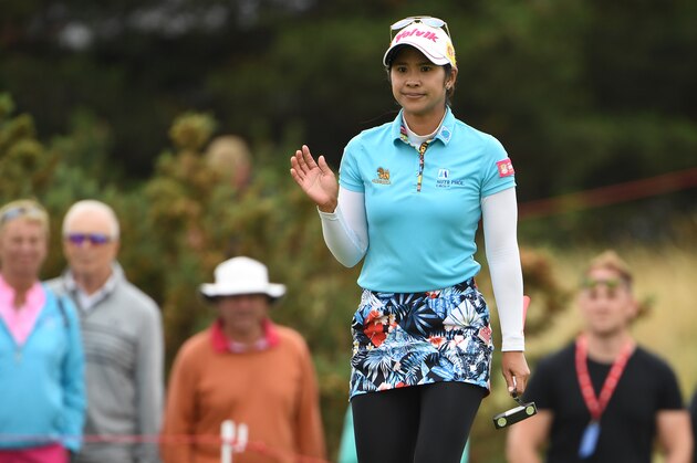 Thailand's Pornanong Phatlum acknowledges the applause after putting on the 6th green on the third day of the 2018 Women's British Open Golf Championships at Royal Lytham & St. Annes Golf Club, north west England, on August 4, 2018. (Photo by Paul ELLIS / AFP)        (Photo credit should read PAUL ELLIS/AFP/Getty Images)