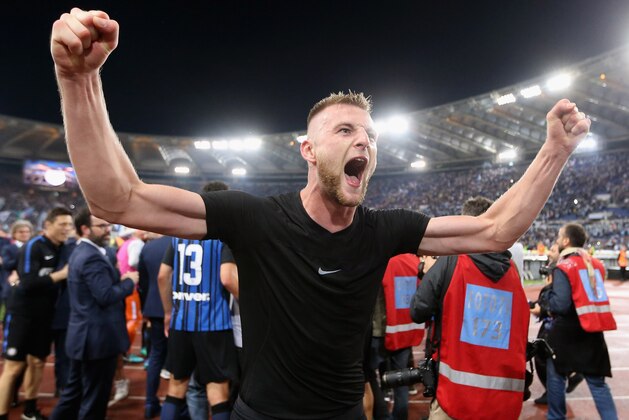 ROME, ITALY - MAY 20:  Milan Skriniar of FC Internazionale celebrates the victory after the Serie A match between SS Lazio and FC Internazionale at Stadio Olimpico on May 20, 2018 in Rome, Italy.  (Photo by Paolo Bruno/Getty Images)