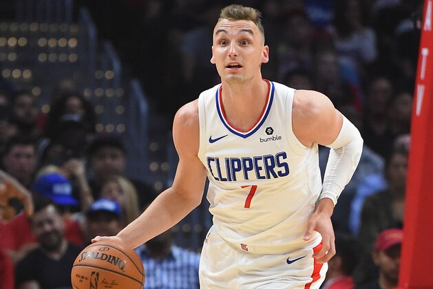LOS ANGELES, CA - APRIL 09:  Sam Dekker #7 of the Los Angeles Clippers takes the ball down court in the game against the New Orleans Pelicans at Staples Center on April 9, 2018 in Los Angeles, California.  NOTE TO USER: User expressly acknowledges and agrees that, by downloading and or using this photograph, User is consenting to the terms and conditions of the Getty Images License Agreement.  (Photo by Jayne Kamin-Oncea/Getty Images)