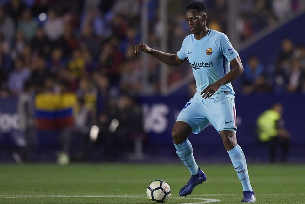 VALENCIA, SPAIN - MAY 13:  Yerry Mina of Barcelona in action during the La Liga match between Levante and Barcelona at Ciutat de Valencia Stadium on May 13, 2018 in Valencia, Spain.  (Photo by Quality Sport Images/Getty Images)