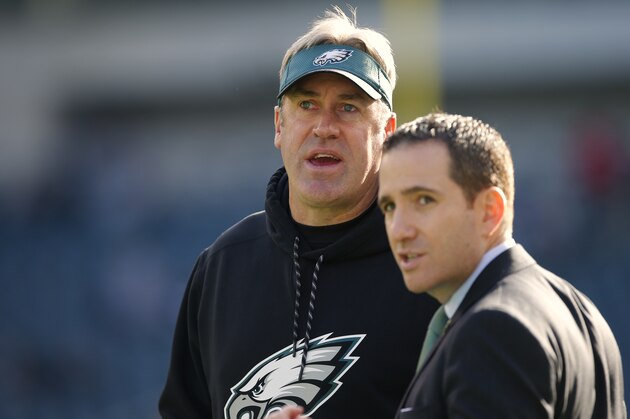 PHILADELPHIA, PA - JANUARY 01: Head coach Doug Pederson of the Philadelphia Eagles talks with general manager Howie Roseman before a game against the Dallas Cowboys at Lincoln Financial Field on January 1, 2017 in Philadelphia, Pennsylvania. (Photo by Rich Schultz/Getty Images)