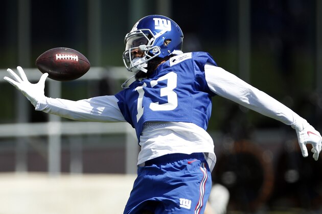 New York Giants wide receiver Odell Beckham attempts to make a catch during the team's NFL football practice, Tuesday, June 12, 2018, in East Rutherford, N.J. (AP Photo/Adam Hunger)