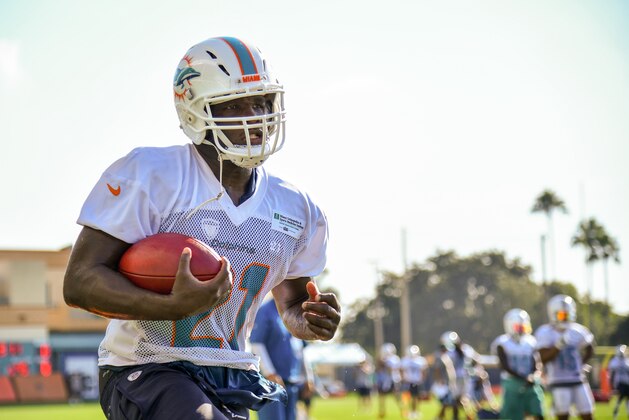 DAVIE, FL - JULY 26:  Frank Gore #21 of the Miami Dolphins performs running drills during Miami Dolphins Training Camp at Baptist Health Training Facility at Nova Southeastern University on July 26, 2018 in Davie, Florida. (Photo by Mark Brown/Getty Images)