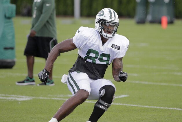 New York Jets' Chris Herndon participates during practice at the NFL football team's training camp in Florham Park, N.J., Thursday, Aug. 2, 2018. (AP Photo/Seth Wenig)