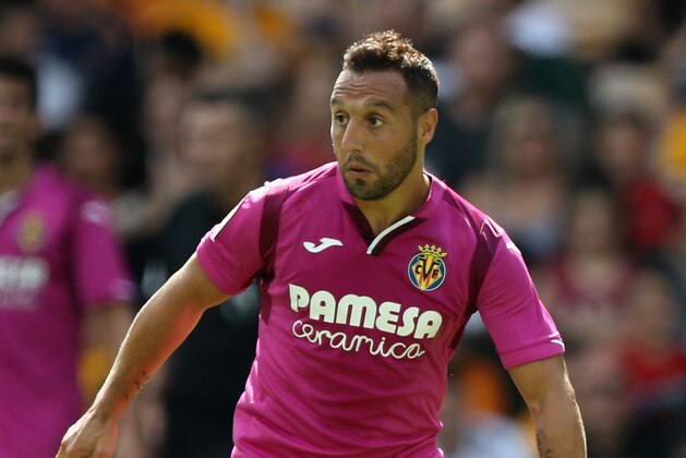 WOLVERHAMPTON, ENGLAND - AUGUST 04:  Santi Cazorla of Villareal runs with the ball during the pre-season friendly match between Wolverhampton Wanderers and Villareal at Molineux on August 4, 2018 in Wolverhampton, England.  (Photo by David Rogers/Getty Images)