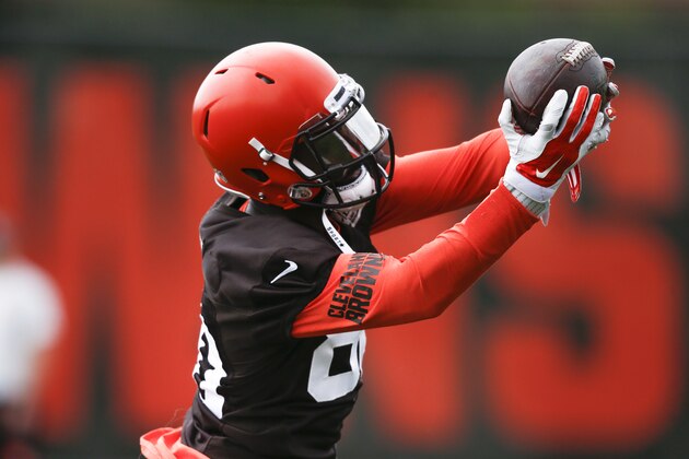 Cleveland Browns wide receiver Jarvis Landry catches a pass during the team's organized team activity at its NFL football training facility Tuesday, June 5, 2018, in Berea, Ohio. (AP Photo/Ron Schwane)