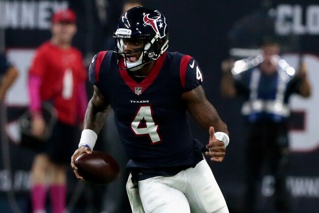 HOUSTON, TX - OCTOBER 08: Deshaun Watson #4 of the Houston Texans runs with the ball against the Kansas City Chiefs in the fourth quarter at NRG Stadium on October 8, 2017 in Houston, Texas.  (Photo by Bob Levey/Getty Images)